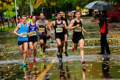 Un peloton masculin costaud dans le cadre du championnat provincial 10 km route de la classique du parc lafontaine